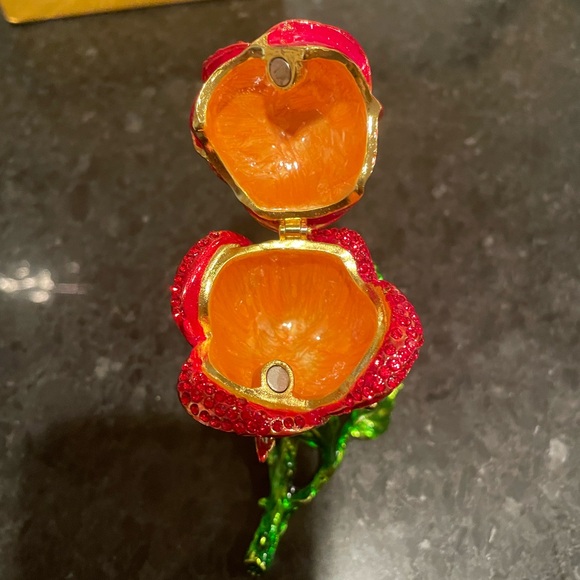 Rose Jewelry/ Trinket Box Hand Painted - Picture 6 of 7